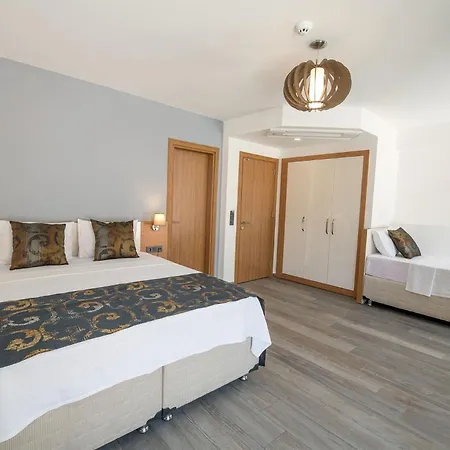 Kasmahal Hotel 2*